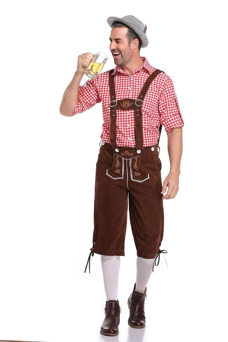 Mann in Lederhose und kariertem Hemd mit Bierkrug, Oktoberfest-Outfit, braun, traditionell.