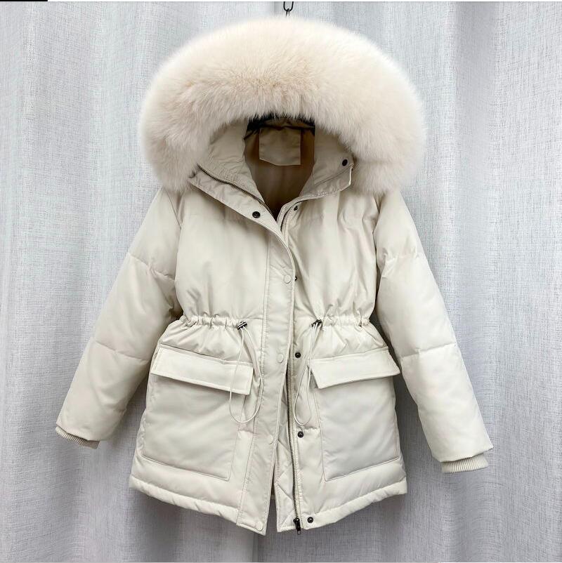Damen Winterparka mit Kapuze, cremeweiß, Pelzbesatz, warm, stilvoll, Outdoor-Bekleidung.
