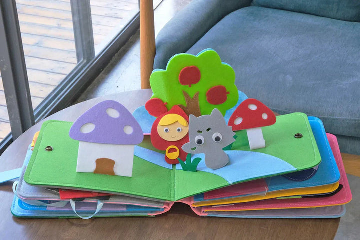 Montessori Stoffbuch mit Märchenfiguren, Filz, bunt, pädagogisches Spielzeug für Kinder.