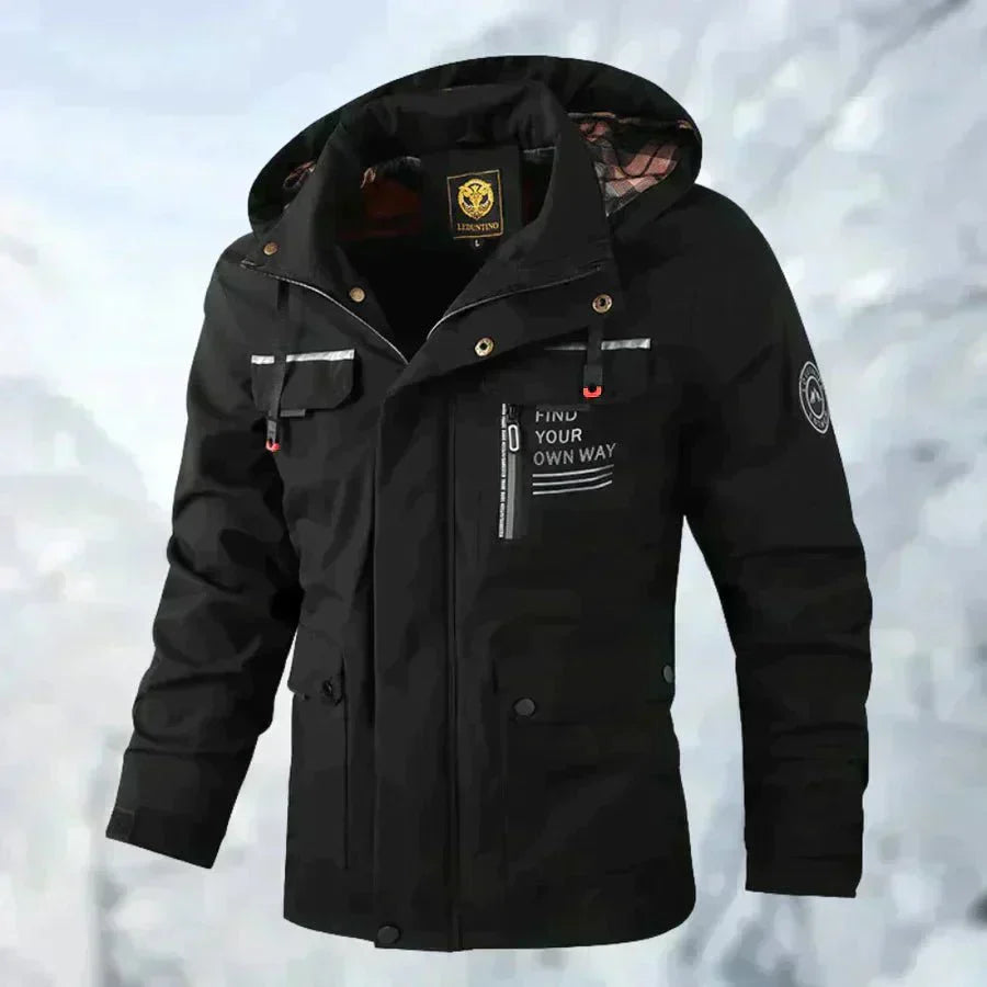 Schwarze wasserdichte Herrenjacke aus Titan, Outdoor, mit Kapuze und Reißverschlusstaschen.