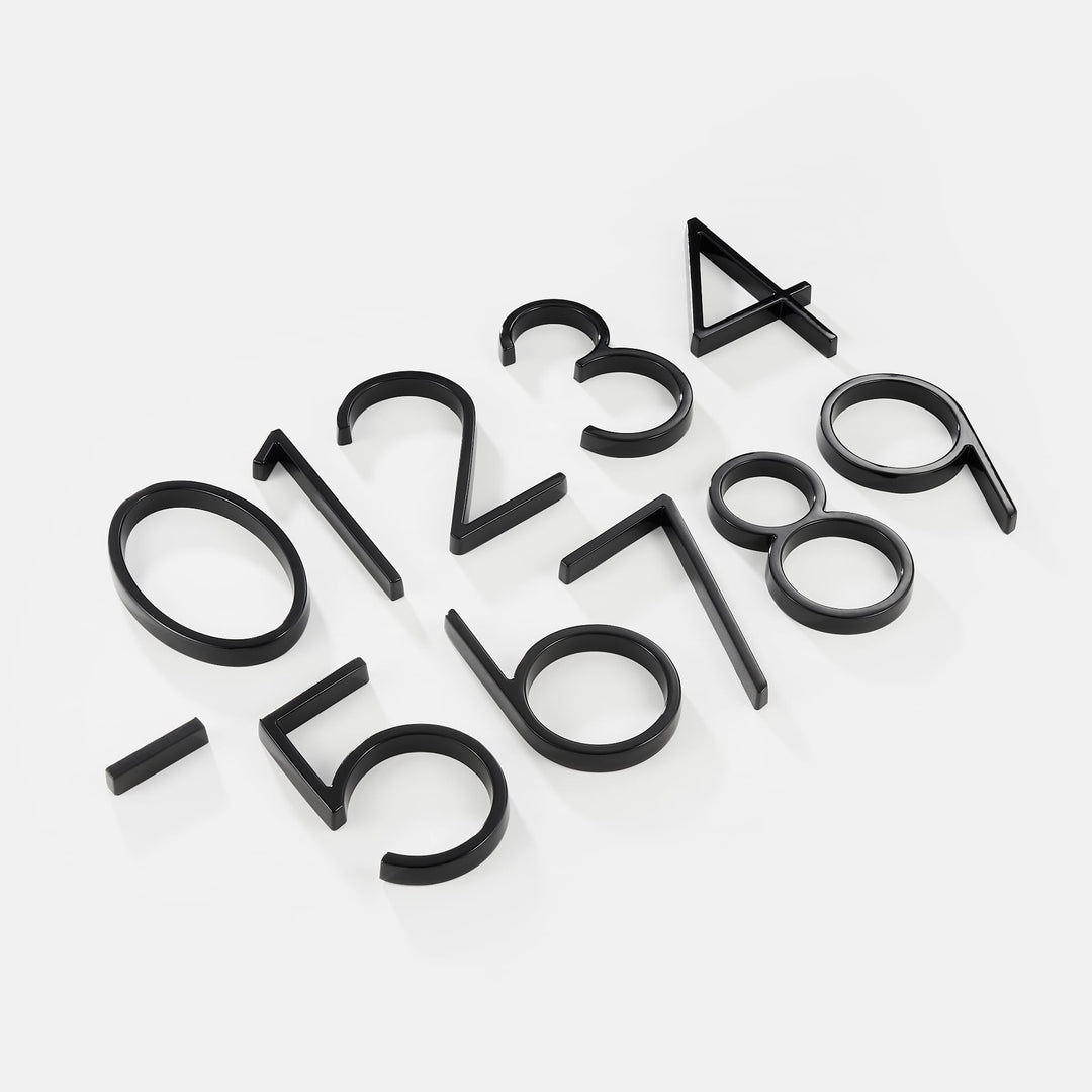 Moderní černé domovní čísla s plovoucím designem – Numbré