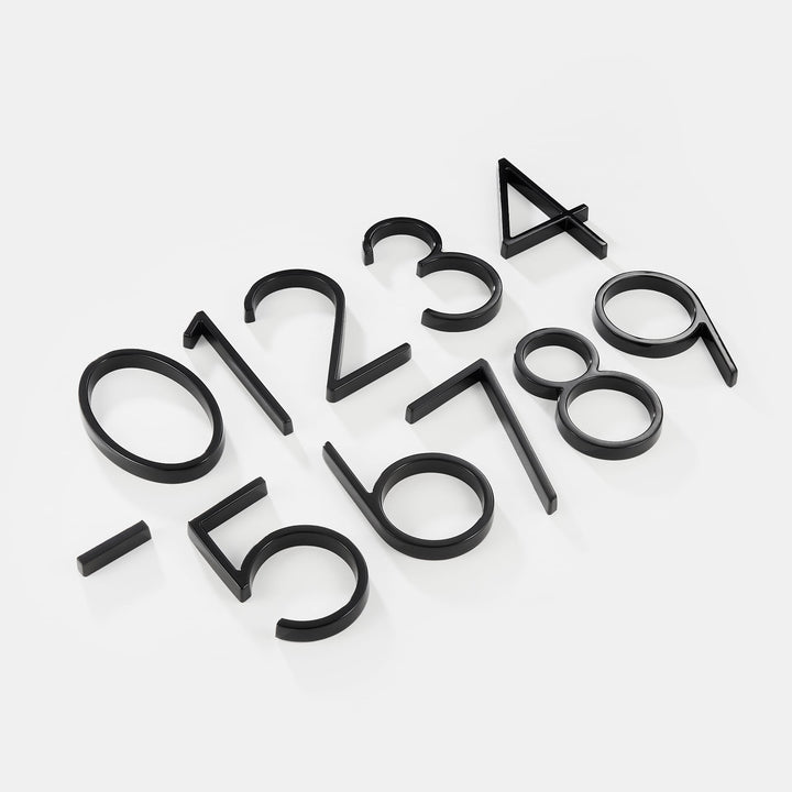 Moderní černé domovní čísla s plovoucím designem – Numbré