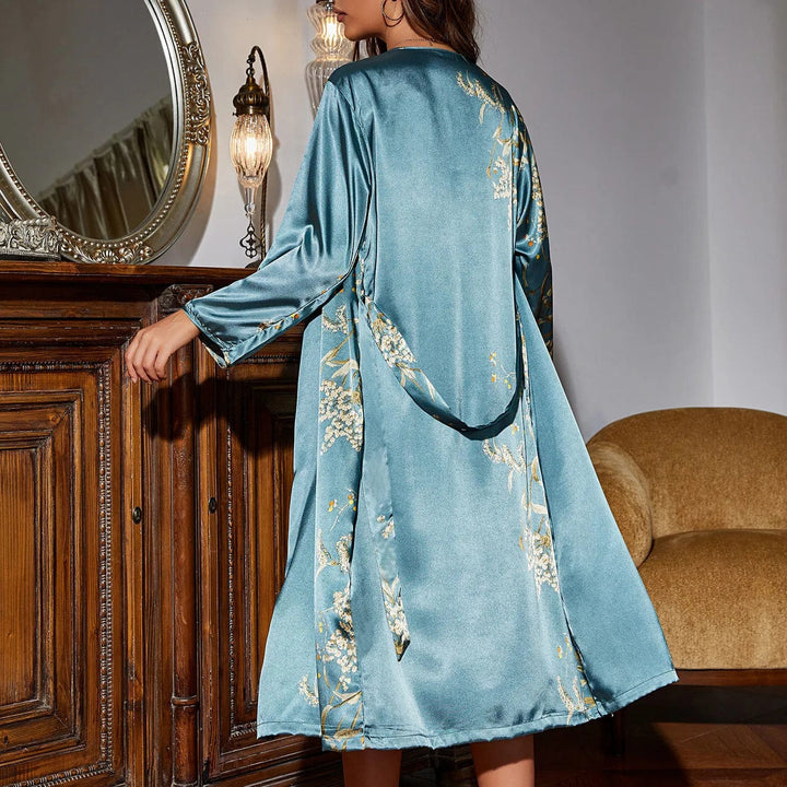 Dvoudílný saténový noční set pro ženy s šaty na ramínkách a kimono – Salena