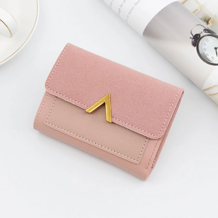 Rosa Damen-Geldbörse aus Leder mit goldener Verzierung, kompakt und elegant.