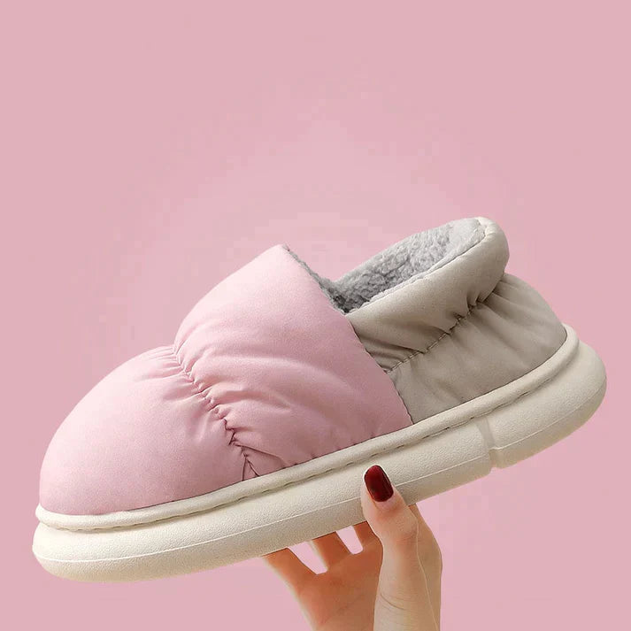 Rosa Hausschuh mit grauem Futter, Plüschmaterial, rutschfeste Sohle, gemütlich, Damenmode.