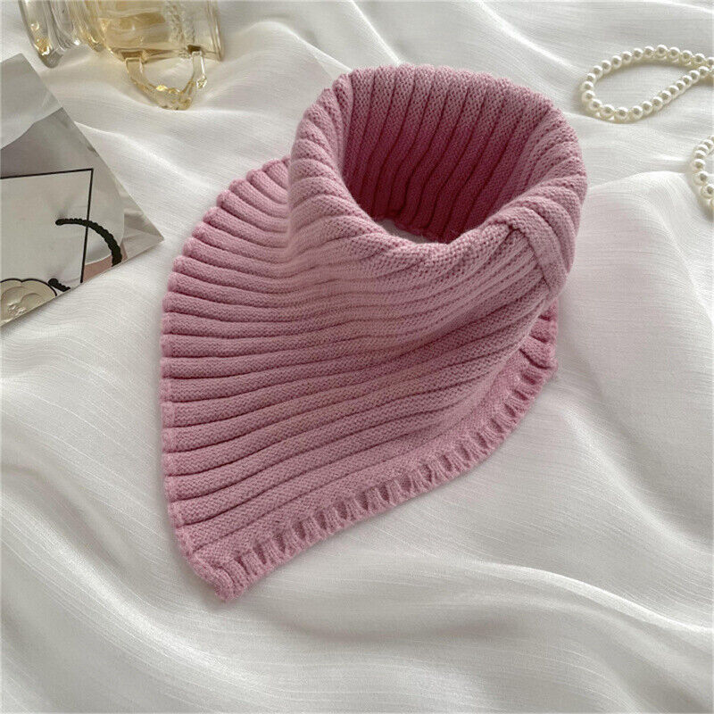 Rosa Strickschal aus Wolle, modisch und warm, ideal für Herbst und Winter, Damenaccessoire.