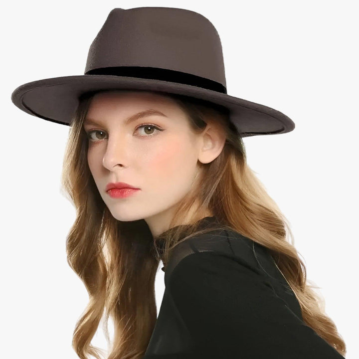 Unisexový vintage fedora – podzimní vášeň