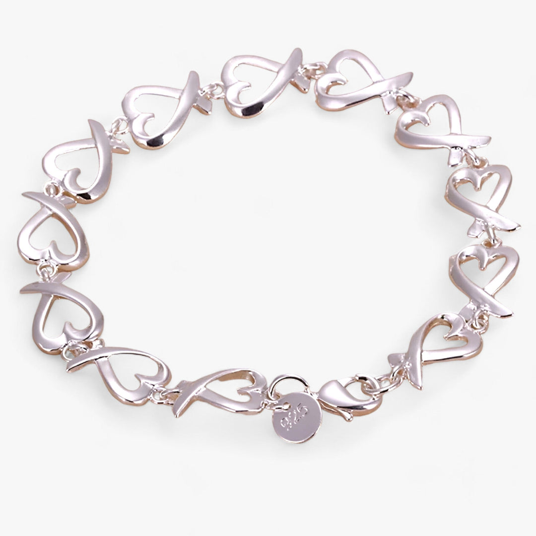 Silbernes Herzarmband, Damen, elegantes Design, Schmuck, Geschenk, modisch, hochwertig