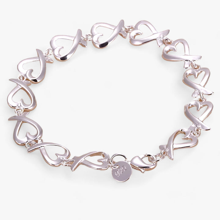 Silbernes Herzarmband, Damen, elegantes Design, Schmuck, Geschenk, modisch, hochwertig