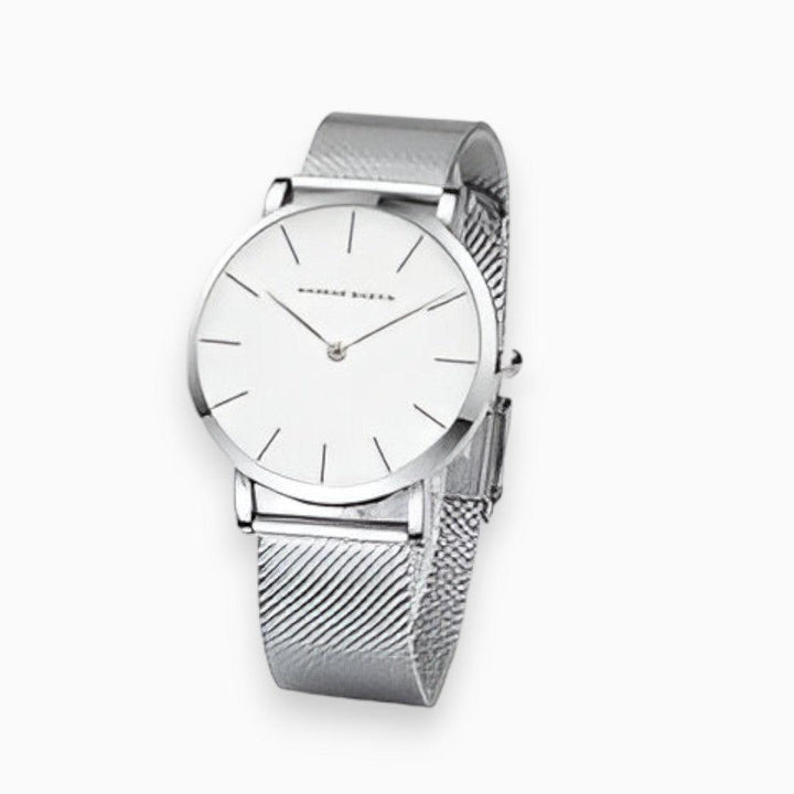 Silberne Armbanduhr mit weißem Zifferblatt, minimalistisches Design, Edelstahlarmband.