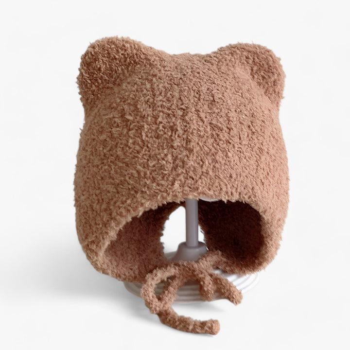 Braune Plüsch-Babymütze mit Bärenohren, weiches Material, ideal für kaltes Wetter.