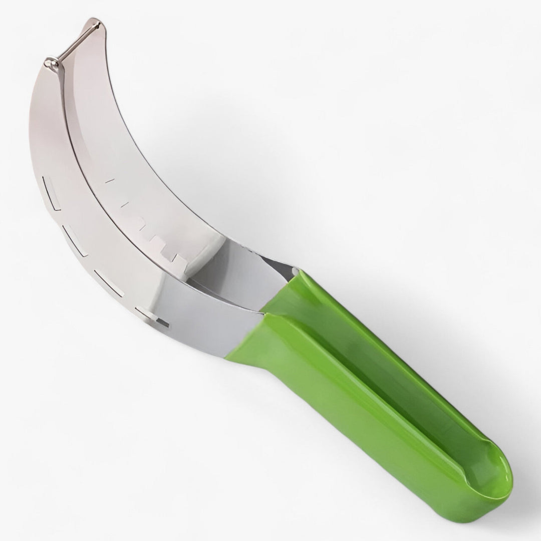 Grüner Melonenschneider aus Edelstahl mit ergonomischem Griff für einfache Handhabung.