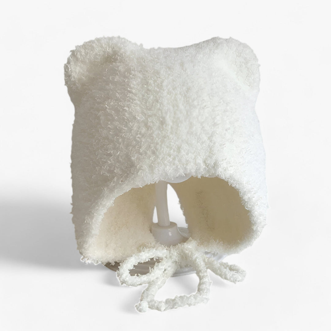 Weiße Baby-Mütze mit Bärenohren, flauschig, warm, Winteraccessoire, Unisex.