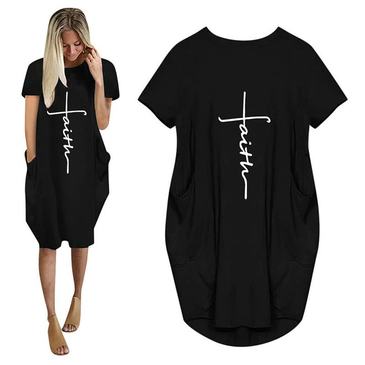 Schwarzes Damenkleid mit weißem "Faith"-Schriftzug, Kurzarm, lässiger Stil.
