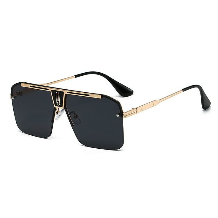 Schwarze Sonnenbrille mit goldenen Bügeln, rechteckige Gläser, modisches Accessoire.