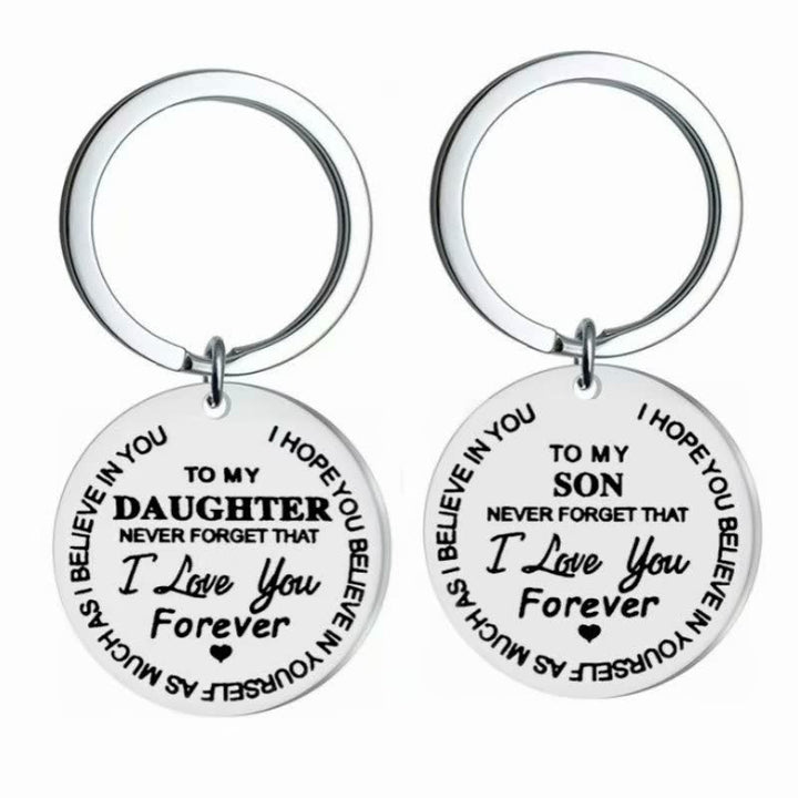 Zwei silberne Schlüsselanhänger mit Gravur "To My Daughter/Son, I Love You Forever".