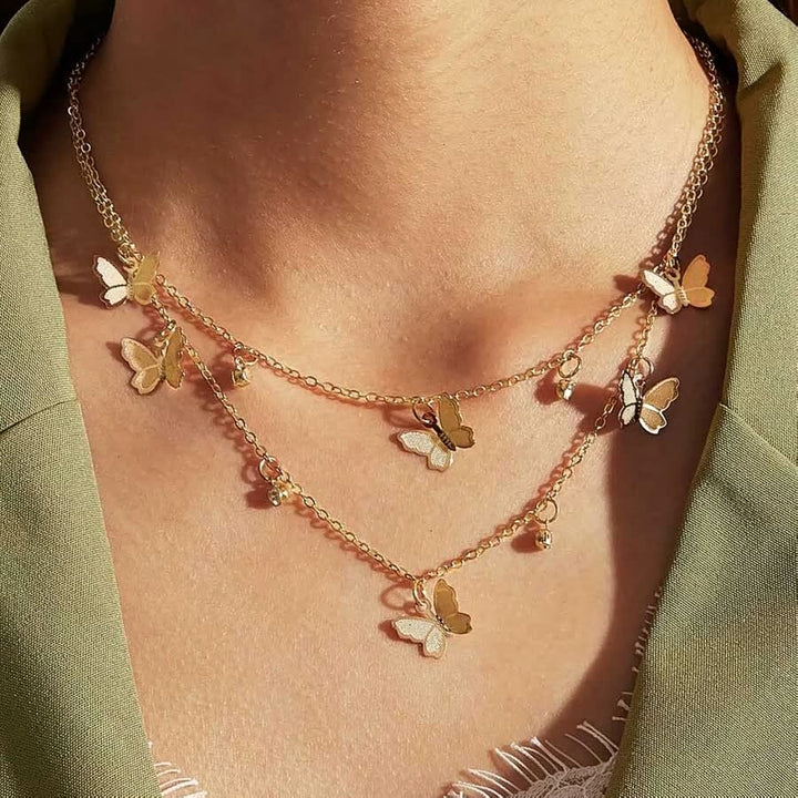 Goldene Schmetterlingskette, doppellagig, modisches Accessoire, Damenhalskette, elegant.