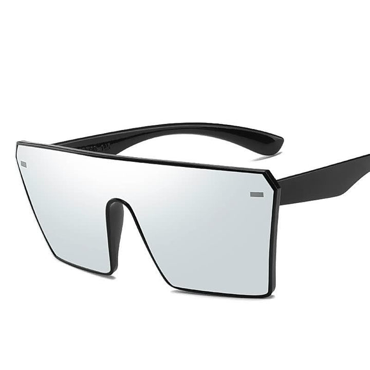 Schwarze Sonnenbrille mit rechteckigen Gläsern, modisches Accessoire, UV-Schutz.