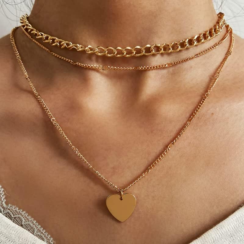 Goldene Halsketten mit Herzanhänger, mehrlagig, modisch, Damen-Schmuck, elegant.