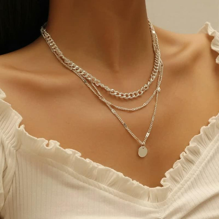 Silberne Halskette Damen, mehrlagig, mit Anhänger, modisch, elegantes Schmuckdesign.
