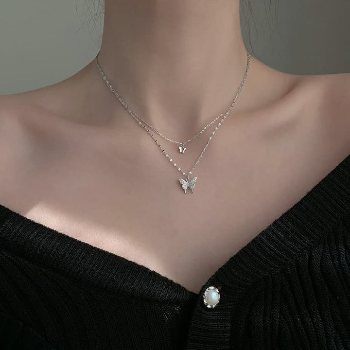 Silberne Schmetterlingskette, doppellagig, eleganter Schmuck, Damenmode, Halskette.