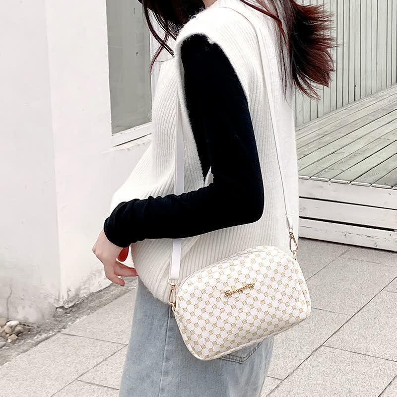 Damenhandtasche weiß mit Muster, Umhängetasche, modisch, elegant, Alltagsgebrauch, Accessoire.