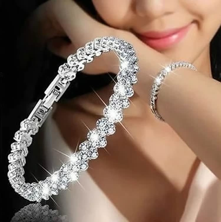 Funkelndes Diamantarmband, Silber, elegantes Schmuckstück, Damenmode, luxuriöses Accessoire.