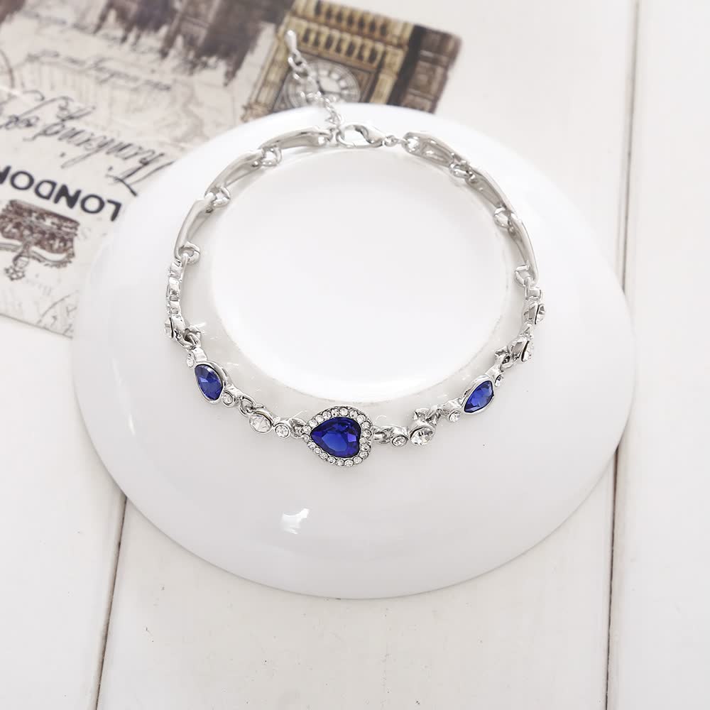 Silberarmband mit blauen Edelsteinen, elegantes Design, Schmuck für Damen, Geschenkidee.