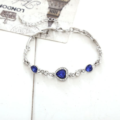 Silberarmband mit blauen Kristallen, Herzanhänger, Damen-Schmuck, elegant, modisch.