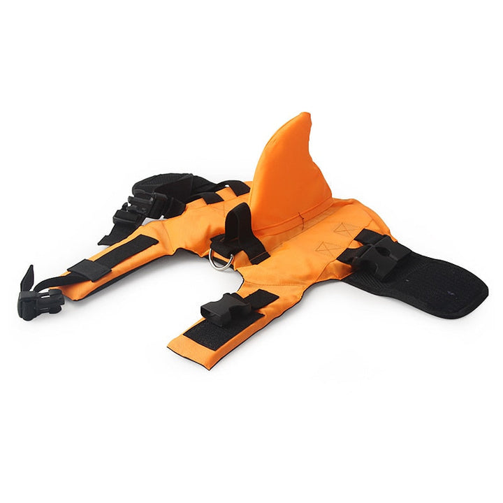 Orangefarbene Hundeschwimmweste mit Flosse, verstellbaren Gurten und Sicherheitsverschluss.