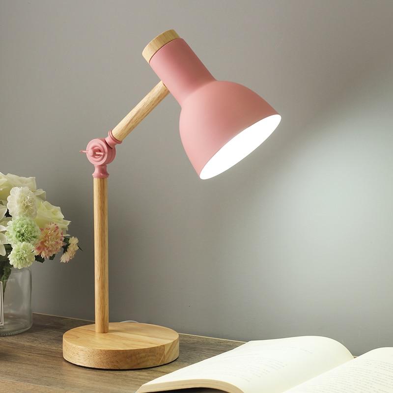 Rosa Tischlampe aus Holz, skandinavisches Design, ideal für Büro oder Schlafzimmerbeleuchtung.