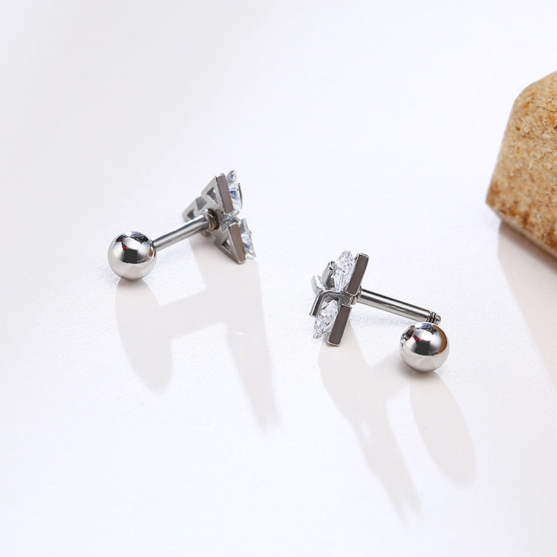 Silberne Ohrstecker mit Zirkonia, Edelstahl, minimalistisches Design, Schmuck für Damen.