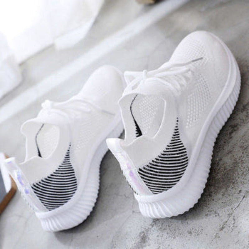 Weiße Sneaker mit gestricktem Obermaterial, rutschfeste Sohle, modisch, bequem, Unisex.