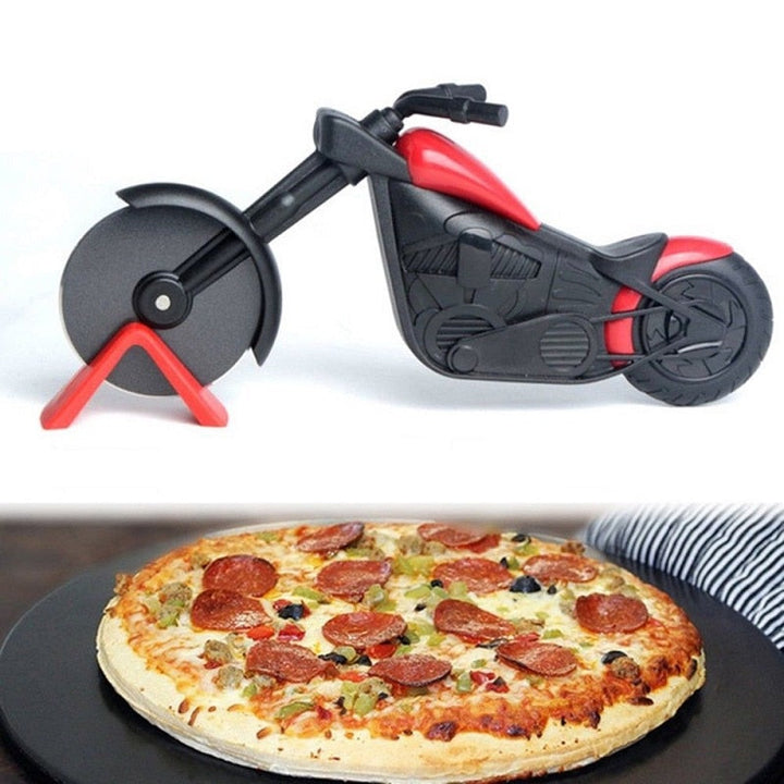 Motorrad-Pizzaschneider, rot-schwarz, Kunststoff, Küchenwerkzeug, originelles Design.