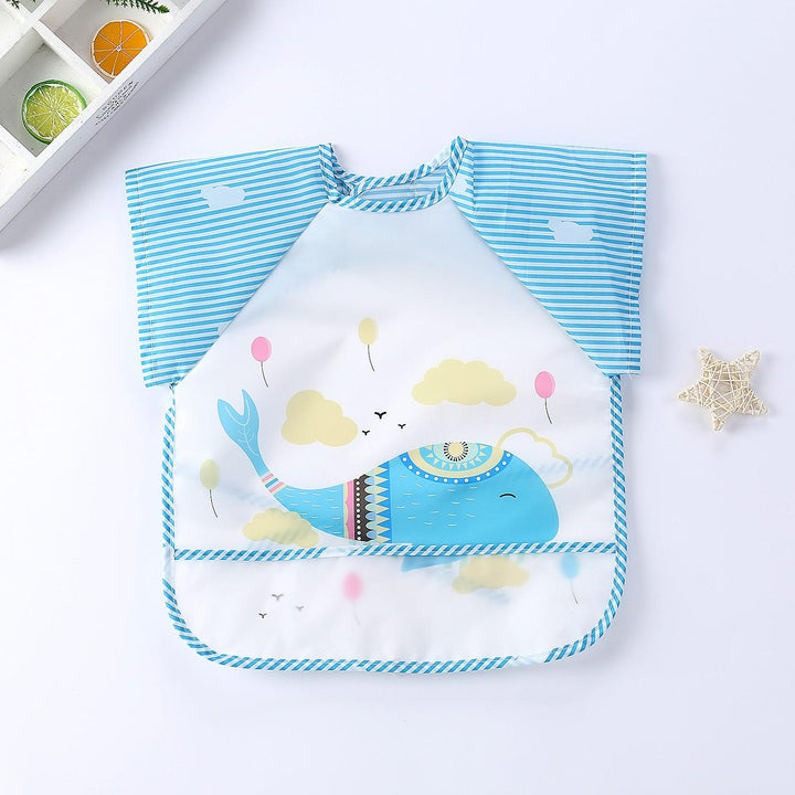 Blauer Baby-Lätzchen mit Wal-Motiv, wasserdicht, gestreifte Ärmel, ideal für Kleinkinder.