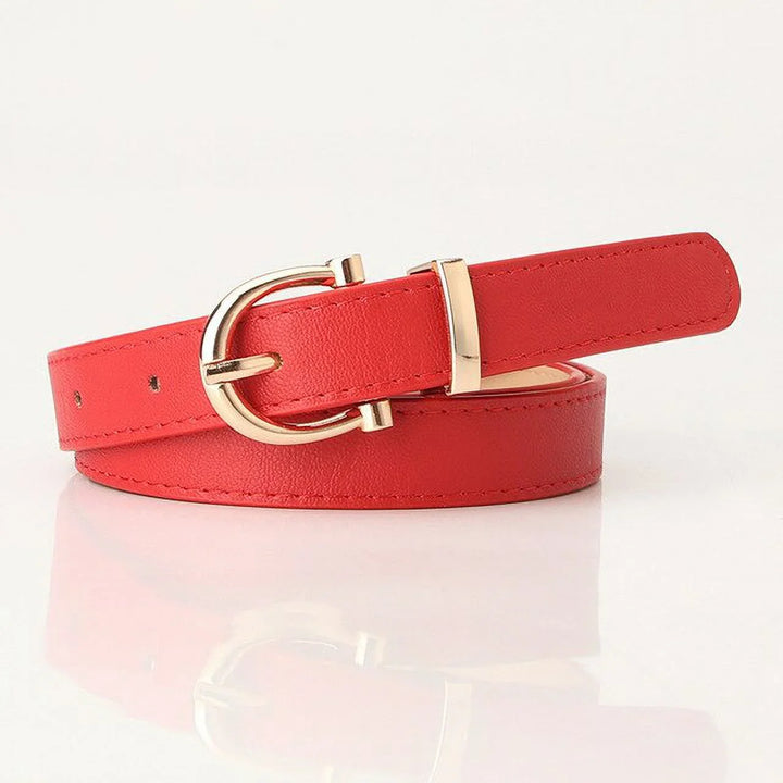 Roter Ledergürtel mit goldener Schnalle, modisches Accessoire, Damenmode.