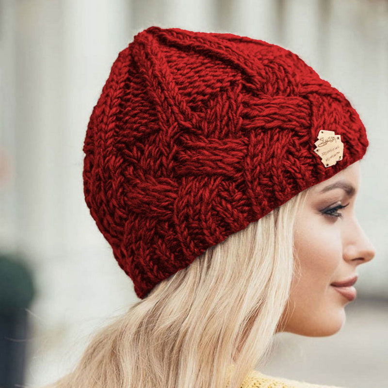 Rote Strickmütze aus Wolle, Damenmode, Winteraccessoire, handgefertigt, stilvoll, warm.