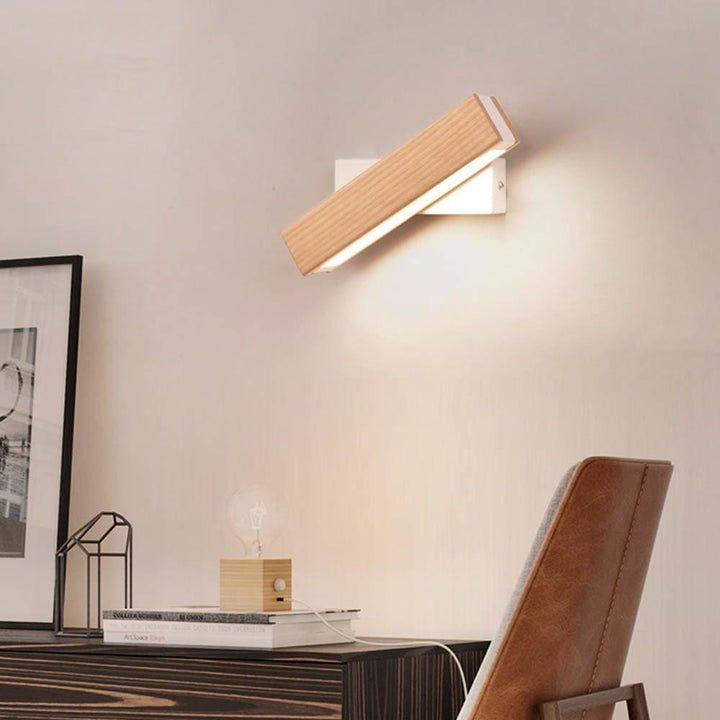 Drehbare LED-Wandleuchte aus Holz, modern, minimalistisch, warmweißes Licht, Wohnzimmer.