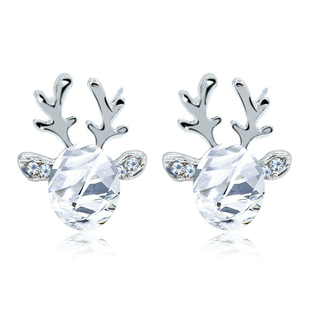 Silberne Rentier-Ohrringe mit Kristallen, weihnachtlicher Schmuck, festliche Accessoires.