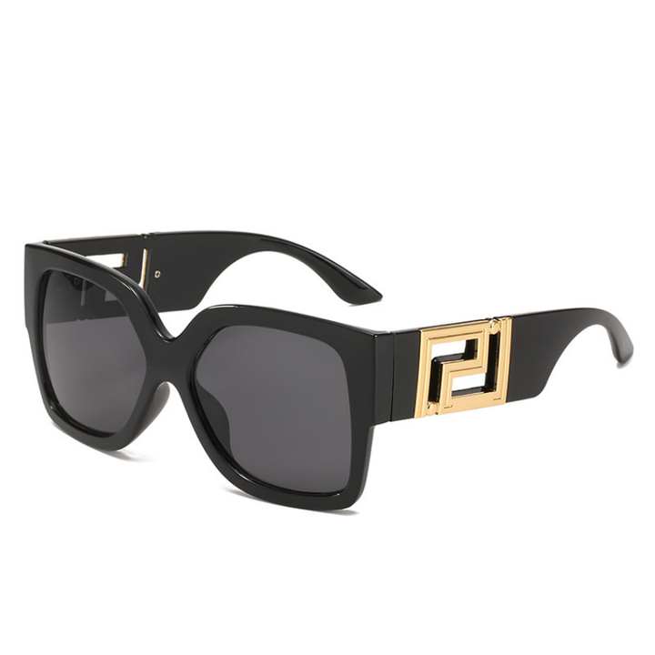 Schwarze Sonnenbrille mit eckigem Rahmen und goldenen Details, modisches Accessoire.