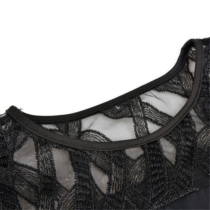 Schwarzes Spitzenkleid, transparentes Muster, elegantes Design, Damenmode, Größe L.