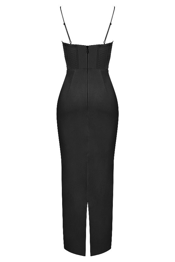 Schwarzes, ärmelloses Abendkleid mit Rückenausschnitt und Spaghettiträgern, elegant, lang.