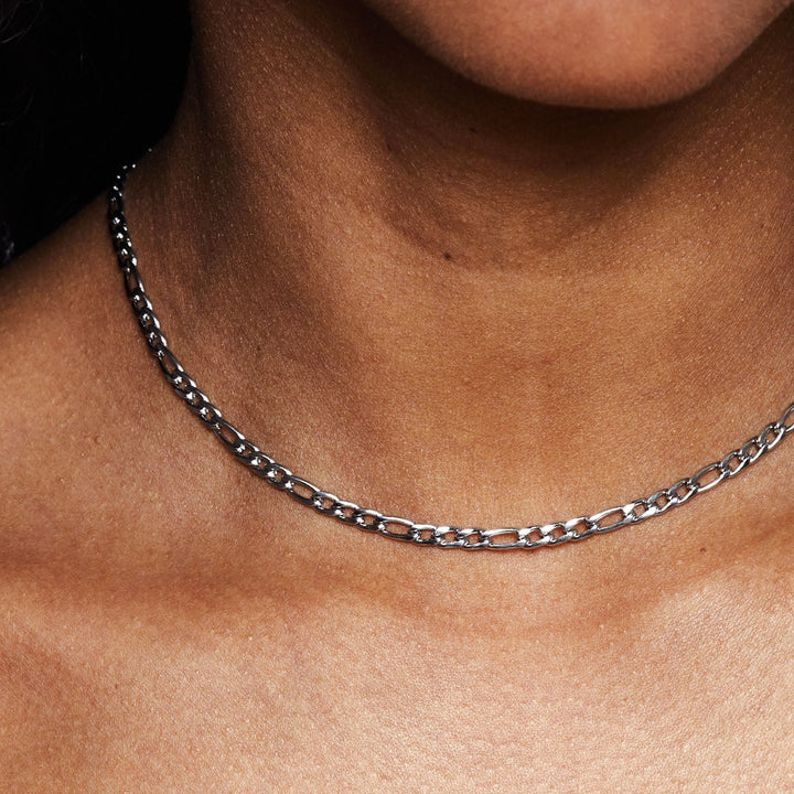 Silberne Figaro-Choker-Halskette, glänzend, modisch, für Damen, elegantes Schmuckstück.