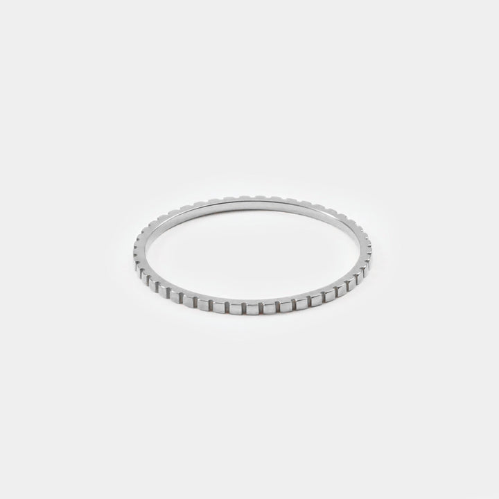 Dünner Silberring, geriffelt, minimalistisches Design, Schmuck für Damen, modisch.