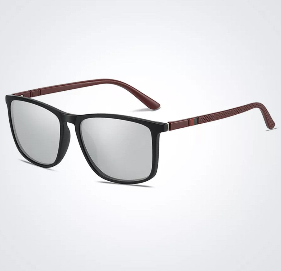 Schwarze Sonnenbrille mit silbernen Gläsern und braunen Bügeln, modisches Accessoire.