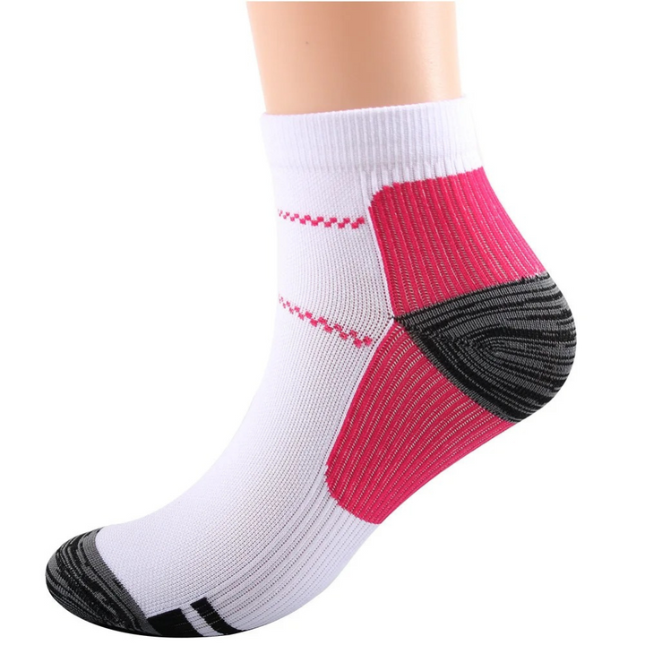 Weiße Sportsocke mit pinken und schwarzen Akzenten, atmungsaktiv, für Damen.