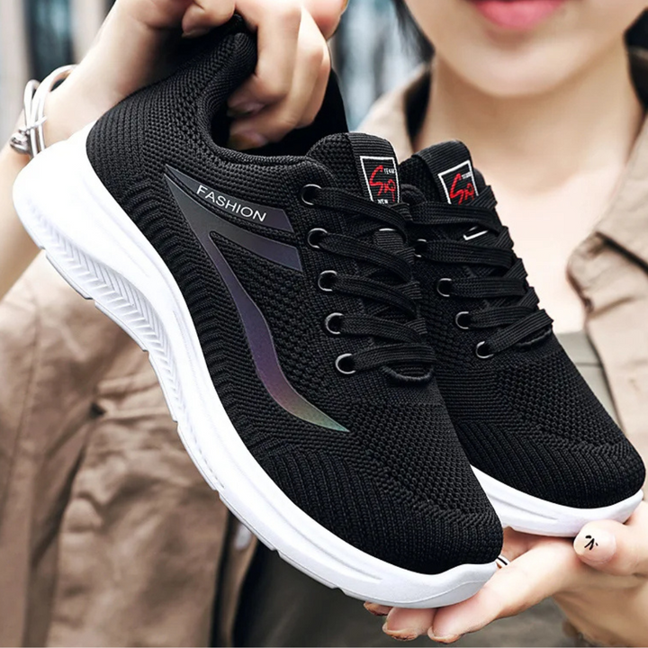 Schwarze Sportschuhe mit weicher Sohle, atmungsaktiv, modisch, ideal für Laufen und Freizeit.