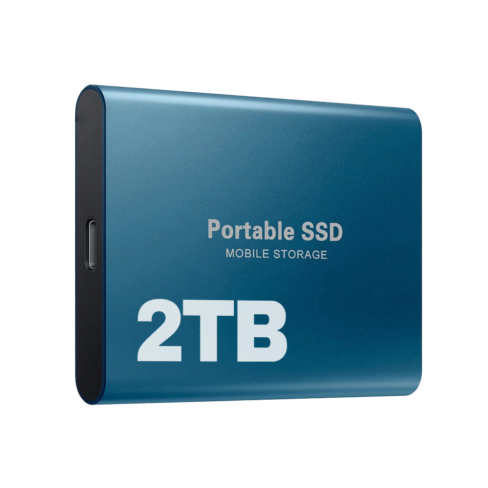 Modrý kovový externí disk s kapacitou 2 TB, zobrazený šikmo z boku s konektorem USB-C na užší straně. 7