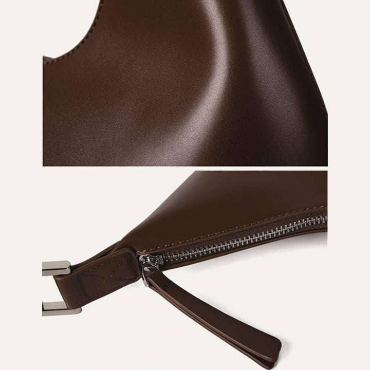 Braune, tragbare Halbmondtasche aus Leder mit Reißverschluss, elegantes Design, Detailansicht.