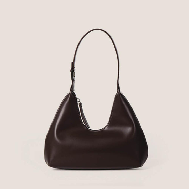 Dunkelbraune, tragbare Halbmondtasche aus Leder mit Schulterriemen, elegant und modern.